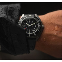 Montre Steel Navigator avec date sur ensemble bracelet en caoutchouc noir de trois morceaux, Numérique, À piles, 41 mm, Noir OR482 | Office Plus